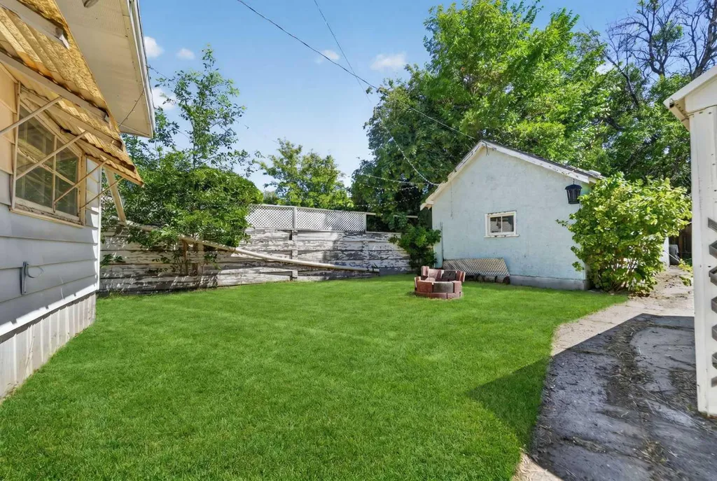 631 14 Street S Lethbridge AB T1J 2Y2