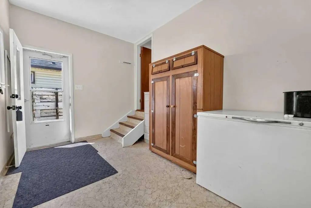 631 14 Street S Lethbridge AB T1J 2Y2