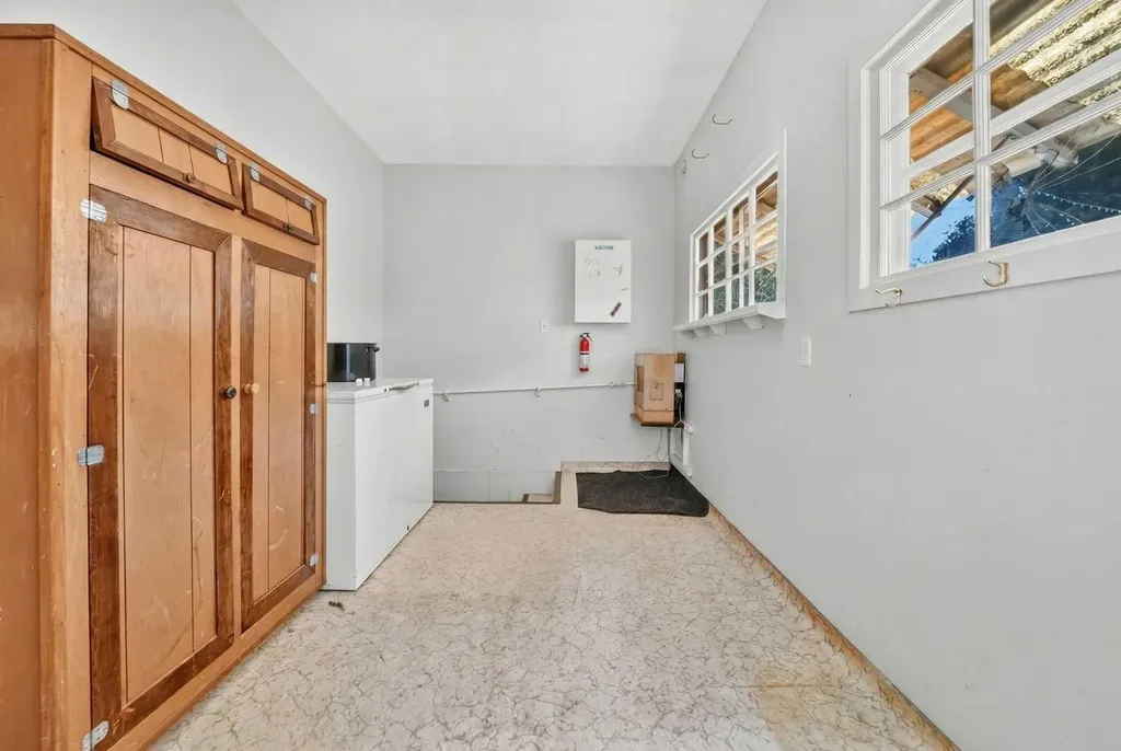 631 14 Street S Lethbridge AB T1J 2Y2