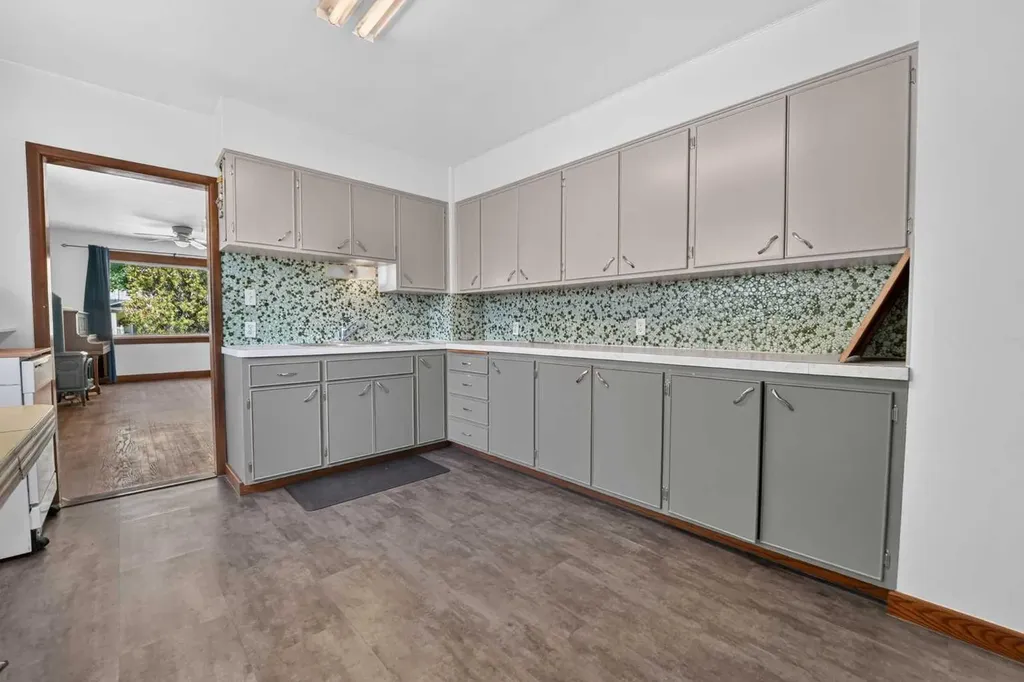631 14 Street S Lethbridge AB T1J 2Y2
