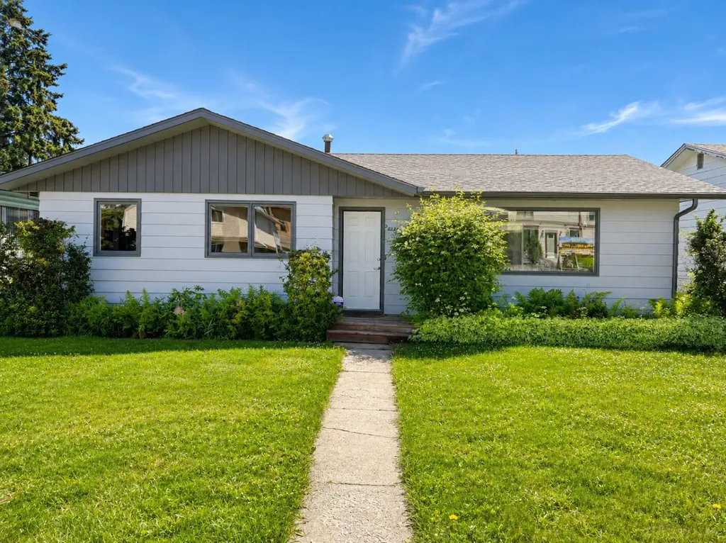 5035 48 Street Rocky Mountain House AB T4T1M4