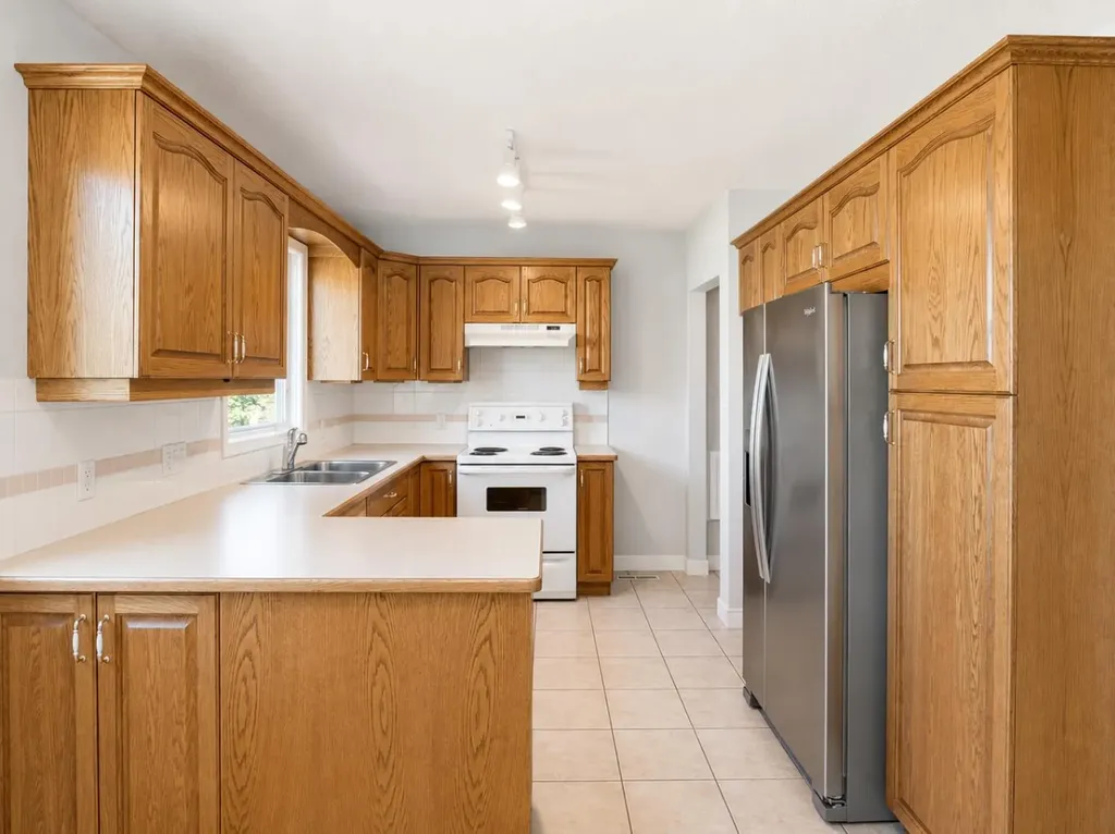 5035 48 Street Rocky Mountain House AB T4T1M4