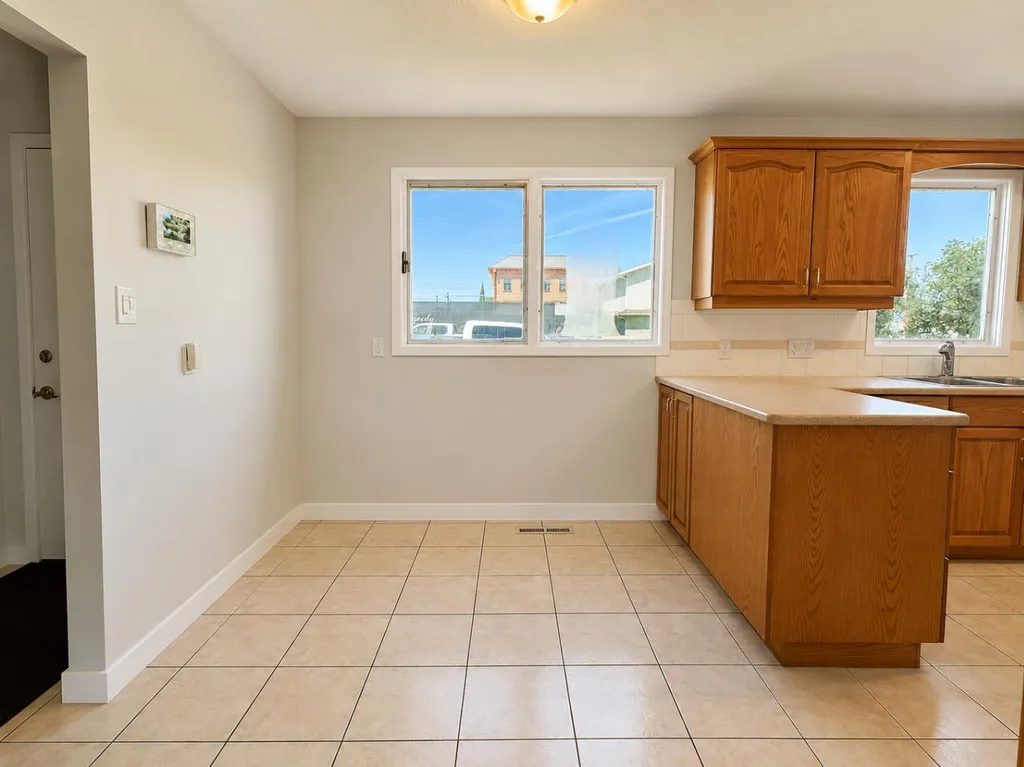 5035 48 Street Rocky Mountain House AB T4T1M4