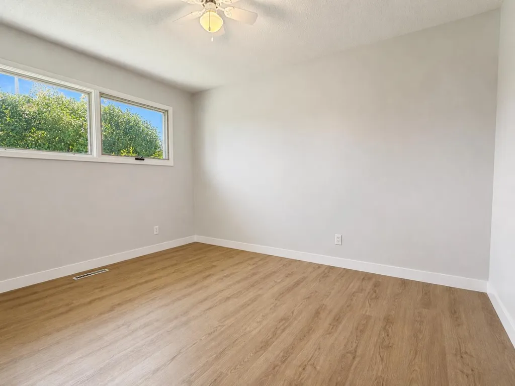 5035 48 Street Rocky Mountain House AB T4T1M4