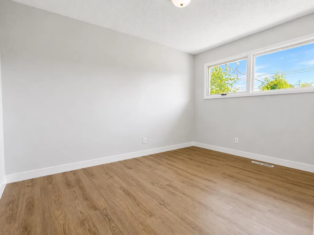 5035 48 Street Rocky Mountain House AB T4T1M4