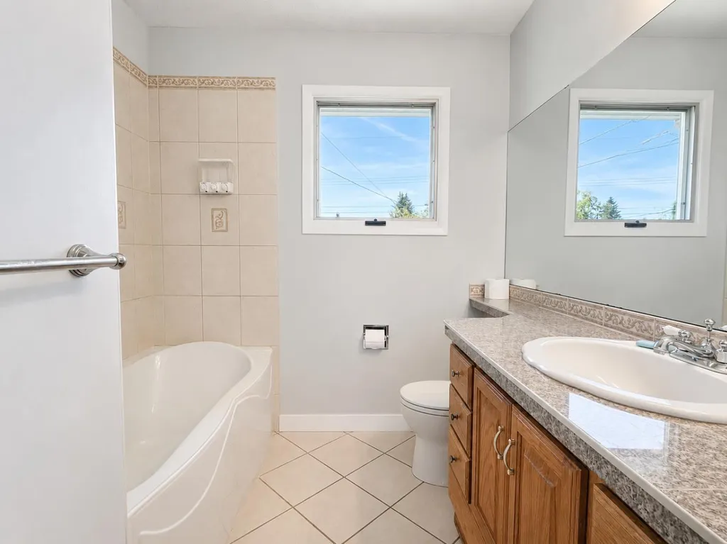 5035 48 Street Rocky Mountain House AB T4T1M4