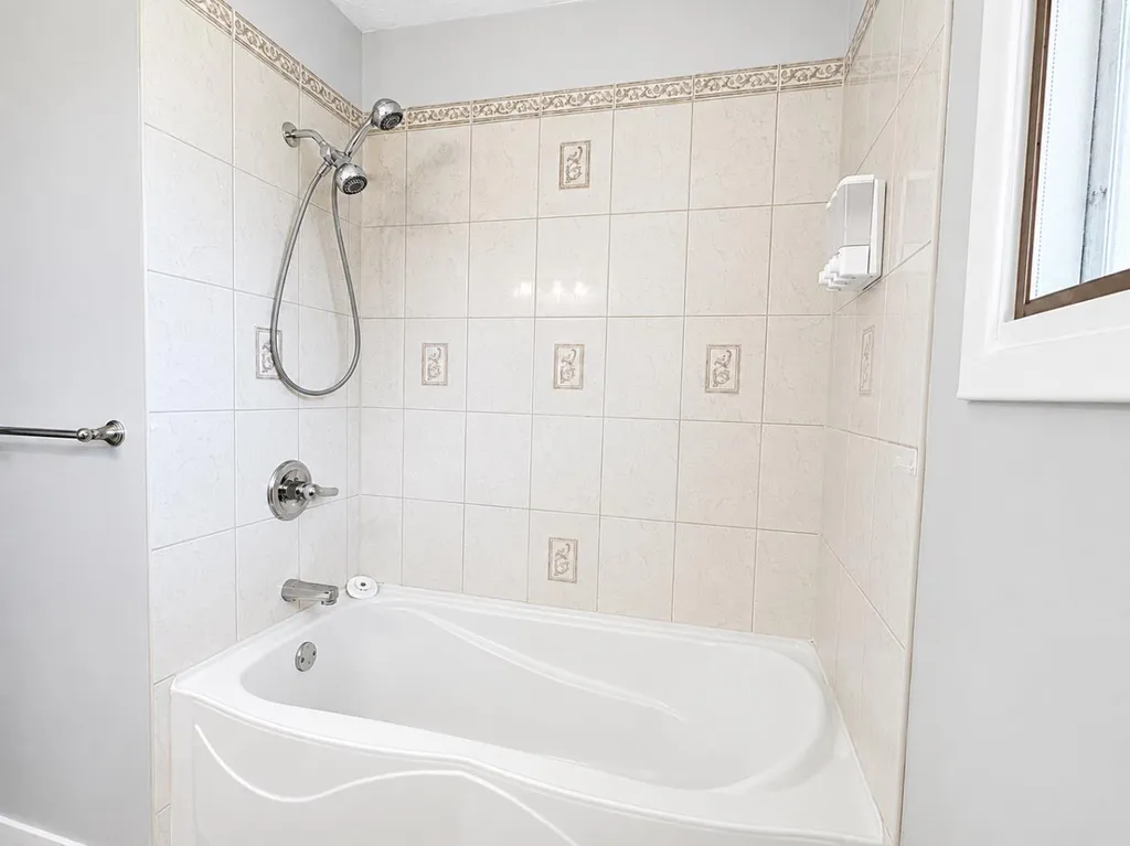 5035 48 Street Rocky Mountain House AB T4T1M4
