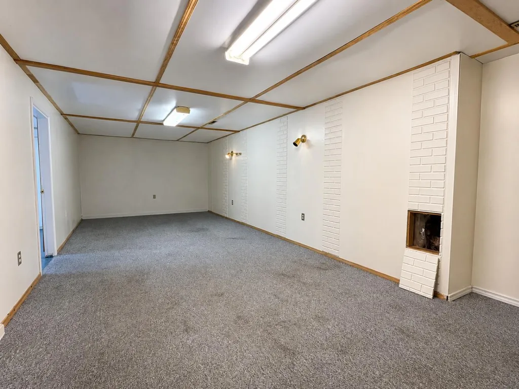 5035 48 Street Rocky Mountain House AB T4T1M4