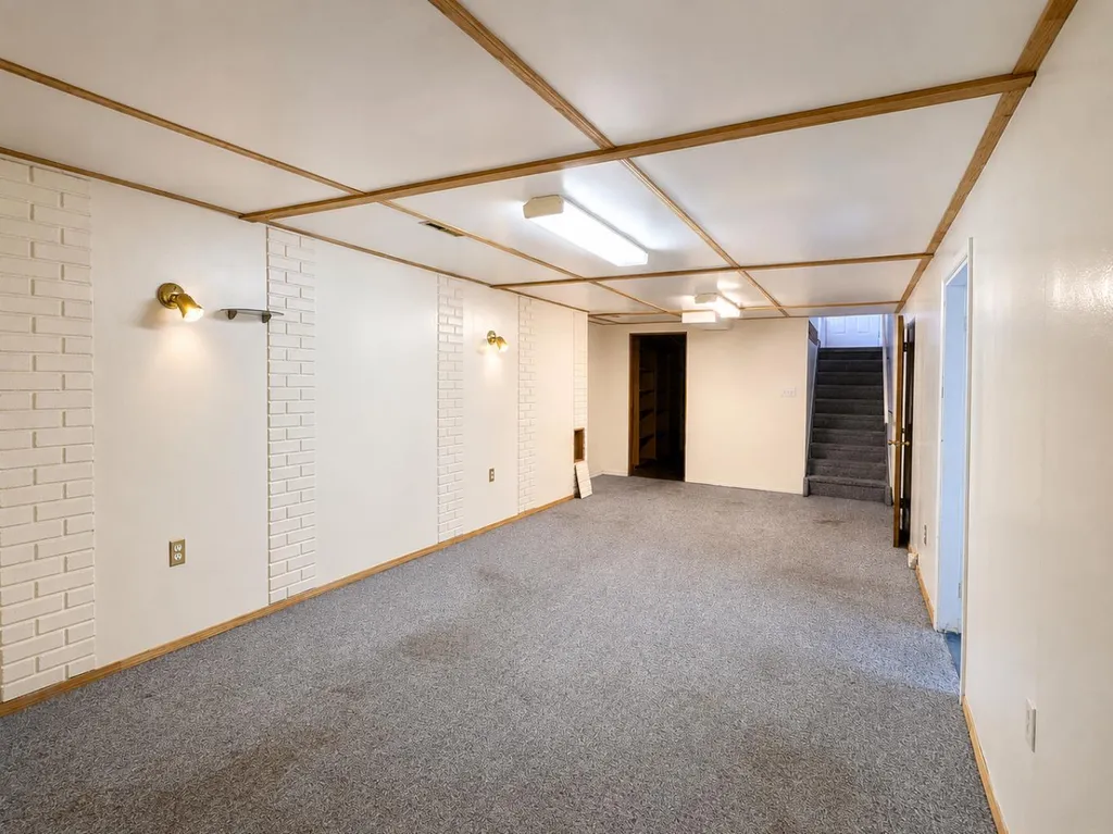 5035 48 Street Rocky Mountain House AB T4T1M4