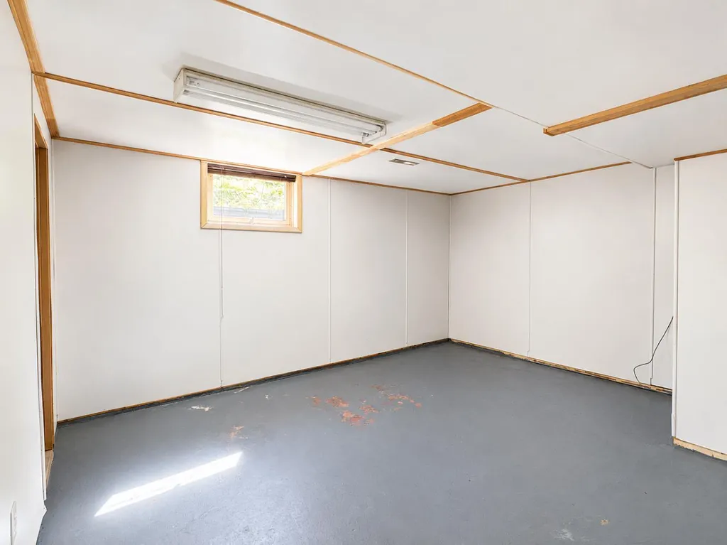 5035 48 Street Rocky Mountain House AB T4T1M4