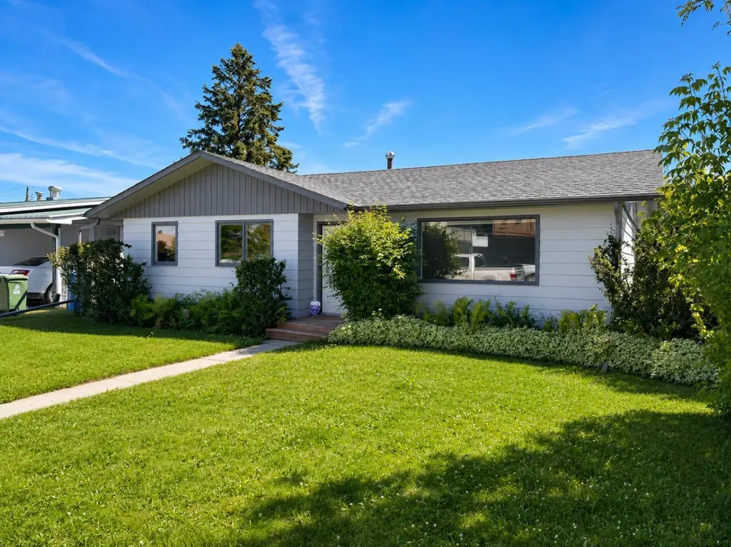5035 48 Street Rocky Mountain House AB T4T1M4