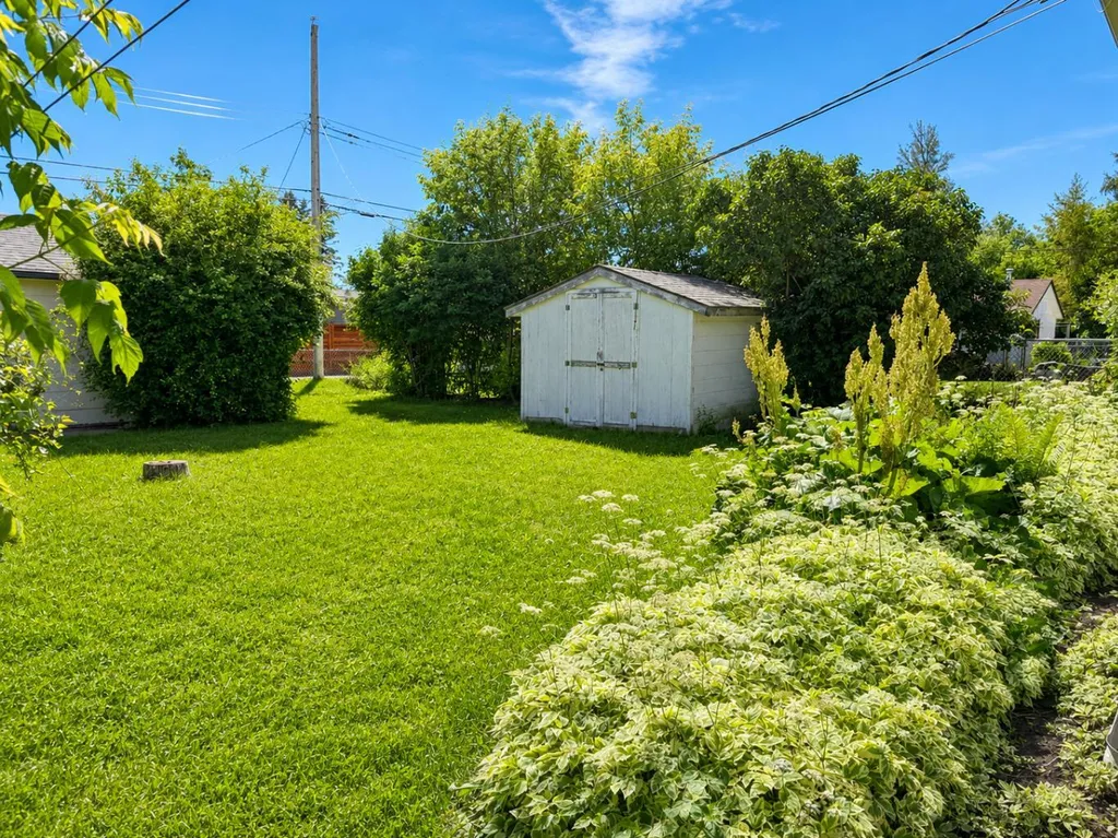 5035 48 Street Rocky Mountain House AB T4T1M4