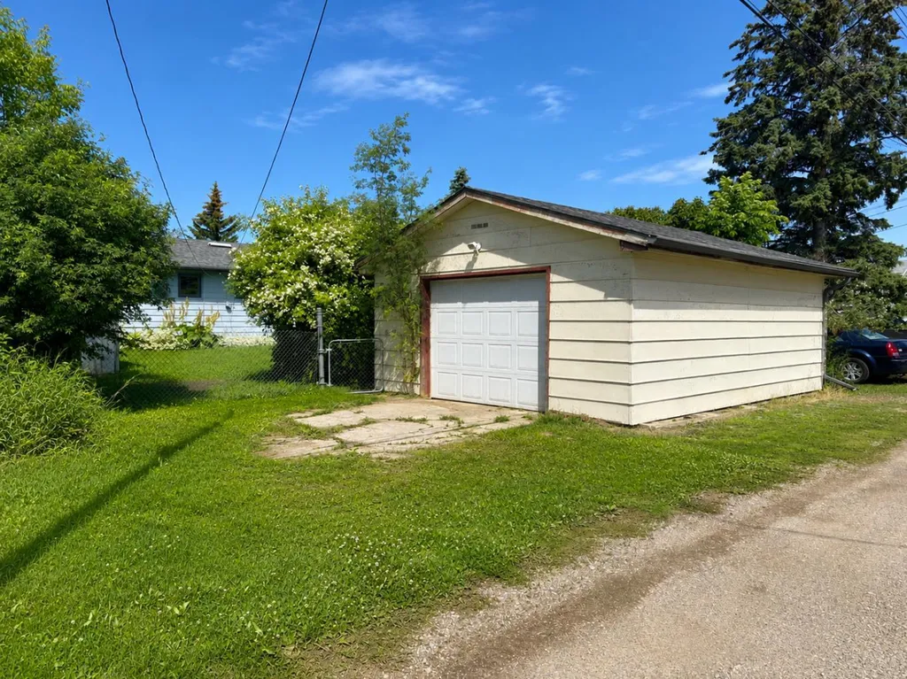 5035 48 Street Rocky Mountain House AB T4T1M4