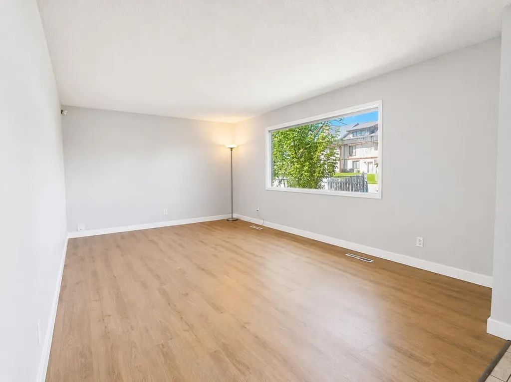 5035 48 Street Rocky Mountain House AB T4T1M4