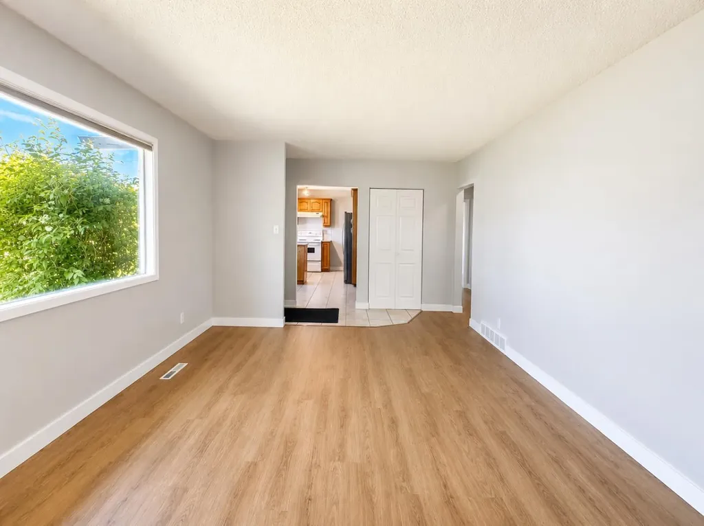 5035 48 Street Rocky Mountain House AB T4T1M4
