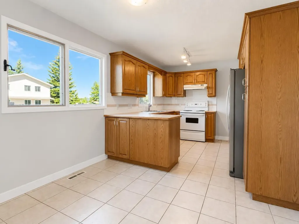 5035 48 Street Rocky Mountain House AB T4T1M4