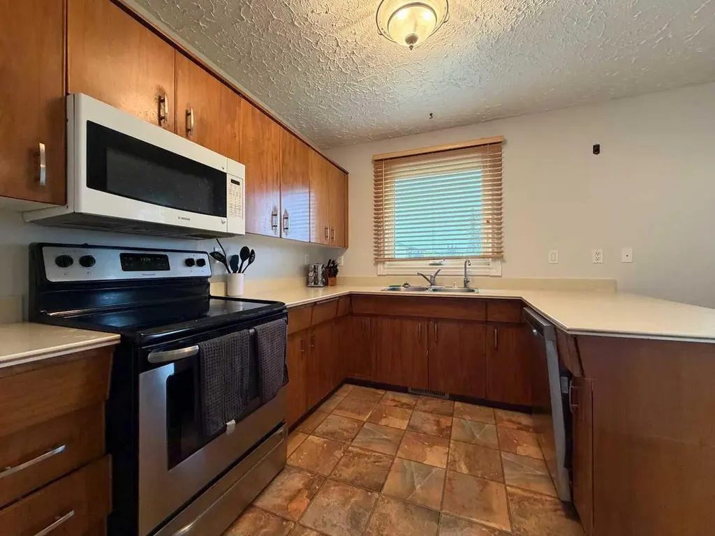 22 Athabasca Drive Whitecourt AB T7S 1H2