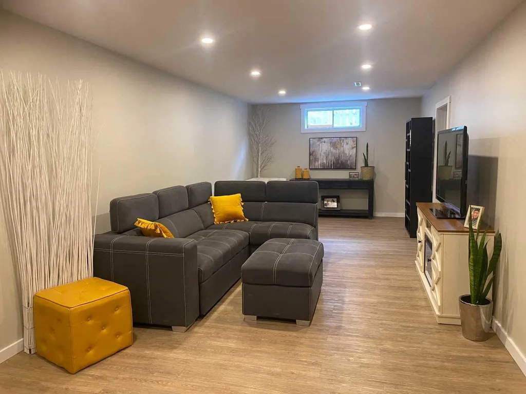 65 14 Street NW Medicine Hat AB T1A 6R5
