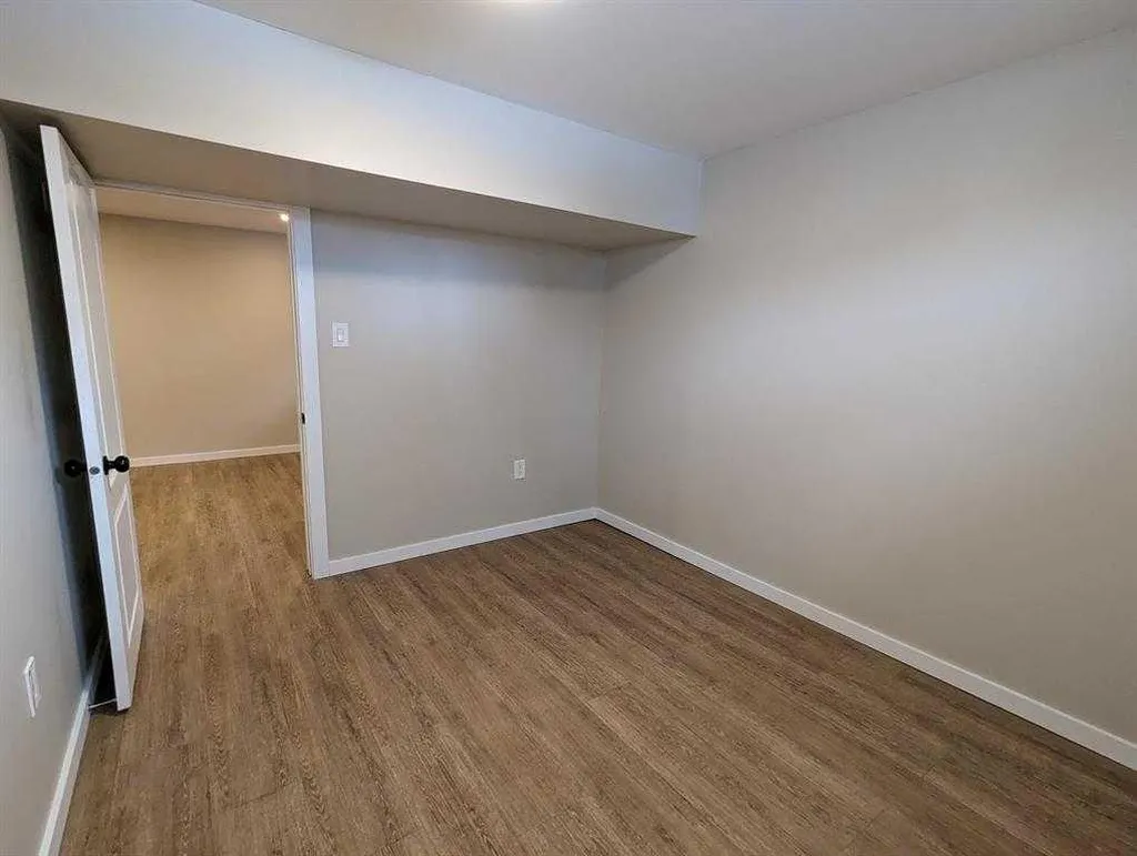 65 14 Street NW Medicine Hat AB T1A 6R5