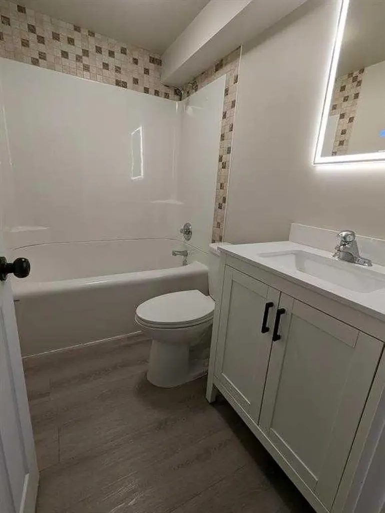65 14 Street NW Medicine Hat AB T1A 6R5