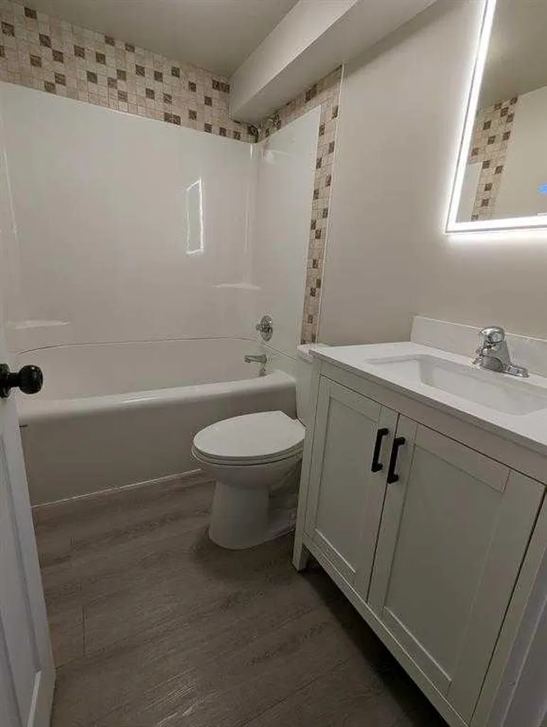 65 14 Street NW Medicine Hat AB T1A 6R5