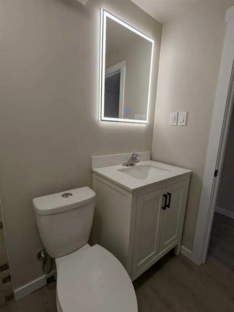 65 14 Street NW Medicine Hat AB T1A 6R5