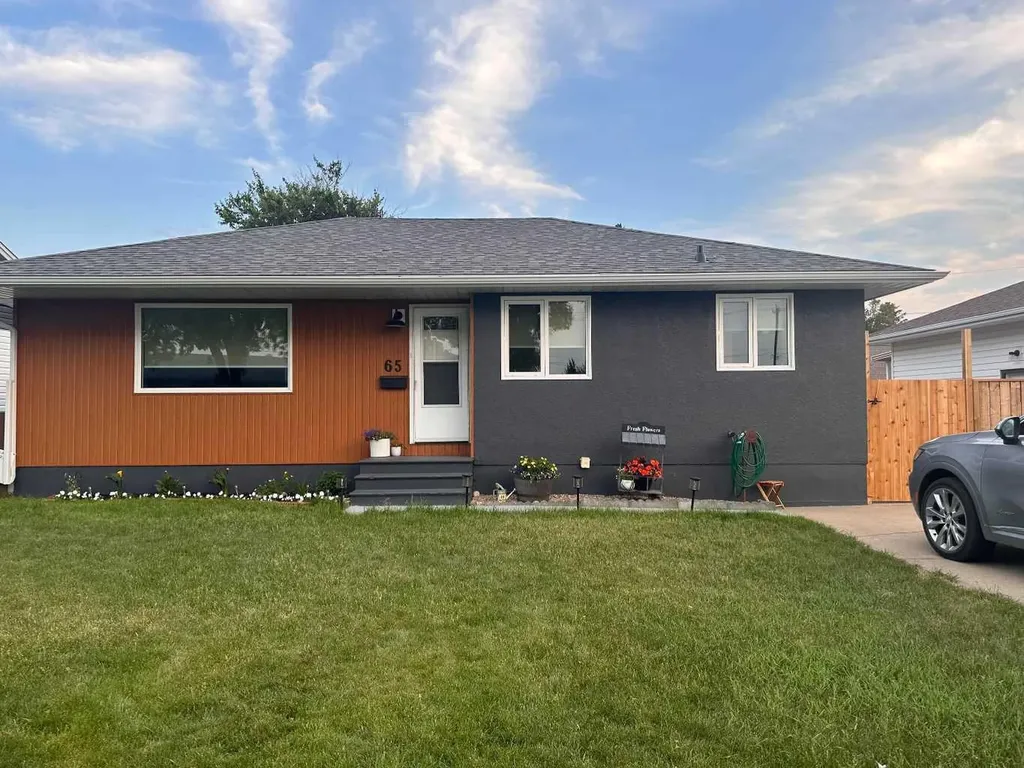 65 14 Street NW Medicine Hat AB T1A 6R5