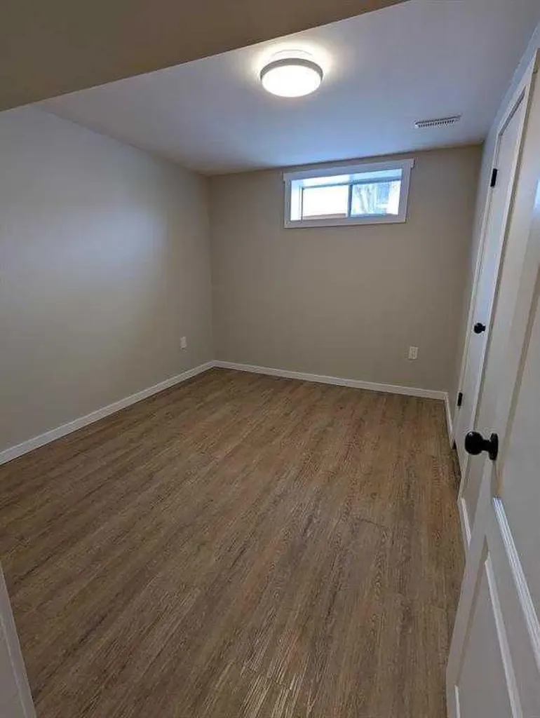 65 14 Street NW Medicine Hat AB T1A 6R5