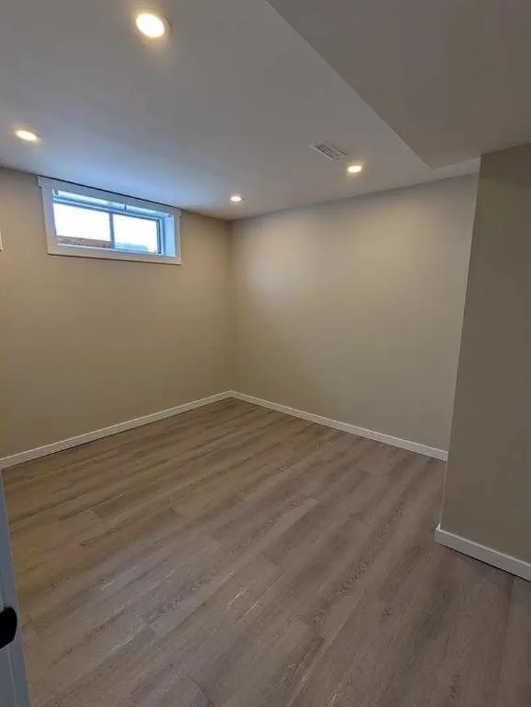 65 14 Street NW Medicine Hat AB T1A 6R5