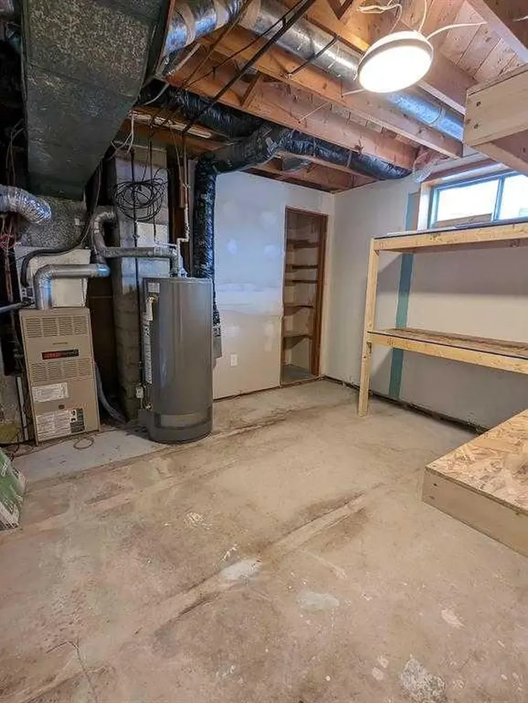 65 14 Street NW Medicine Hat AB T1A 6R5