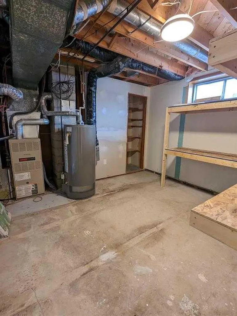 65 14 Street NW Medicine Hat AB T1A 6R5