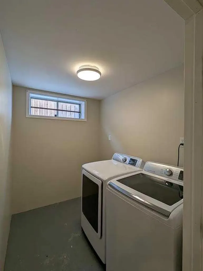 65 14 Street NW Medicine Hat AB T1A 6R5