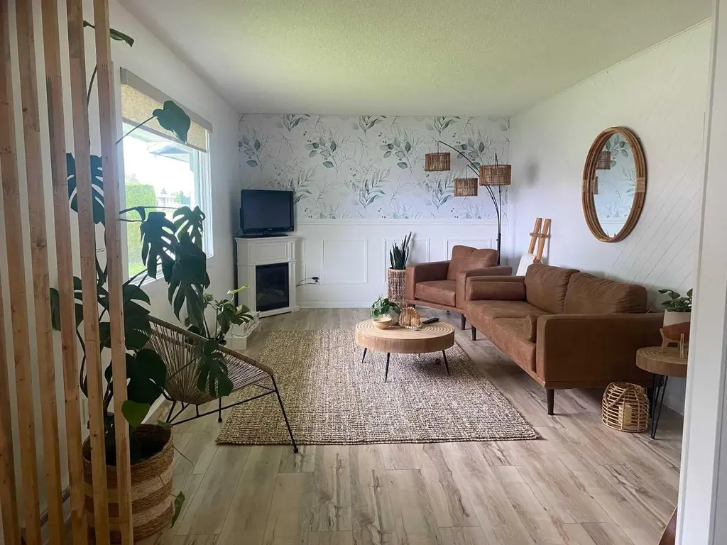 65 14 Street NW Medicine Hat AB T1A 6R5