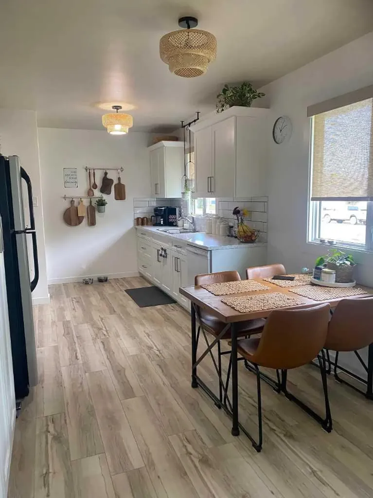 65 14 Street NW Medicine Hat AB T1A 6R5