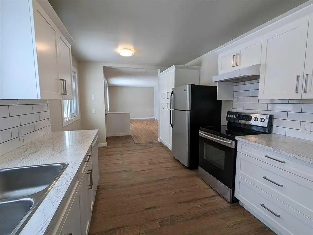 65 14 Street NW Medicine Hat AB T1A 6R5