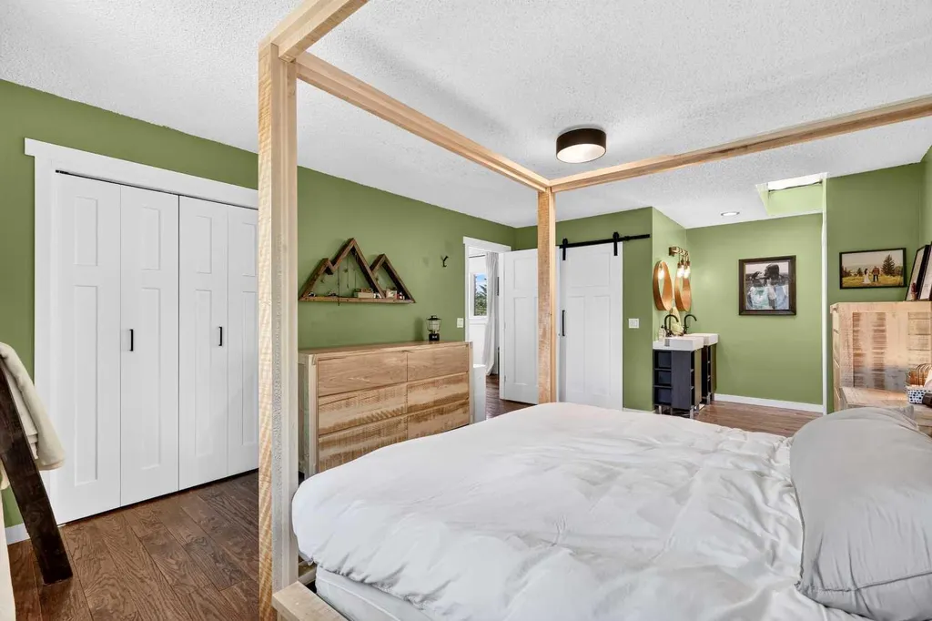 181 Woodhaven Drive Okotoks AB T1S 1L8