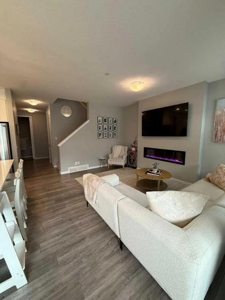198 Howse Drive NE Calgary AB T3P 0V5