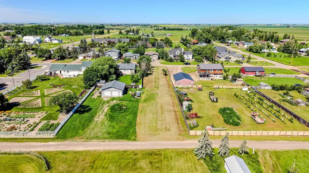 255 N 300 W Raymond AB T0K 2S0