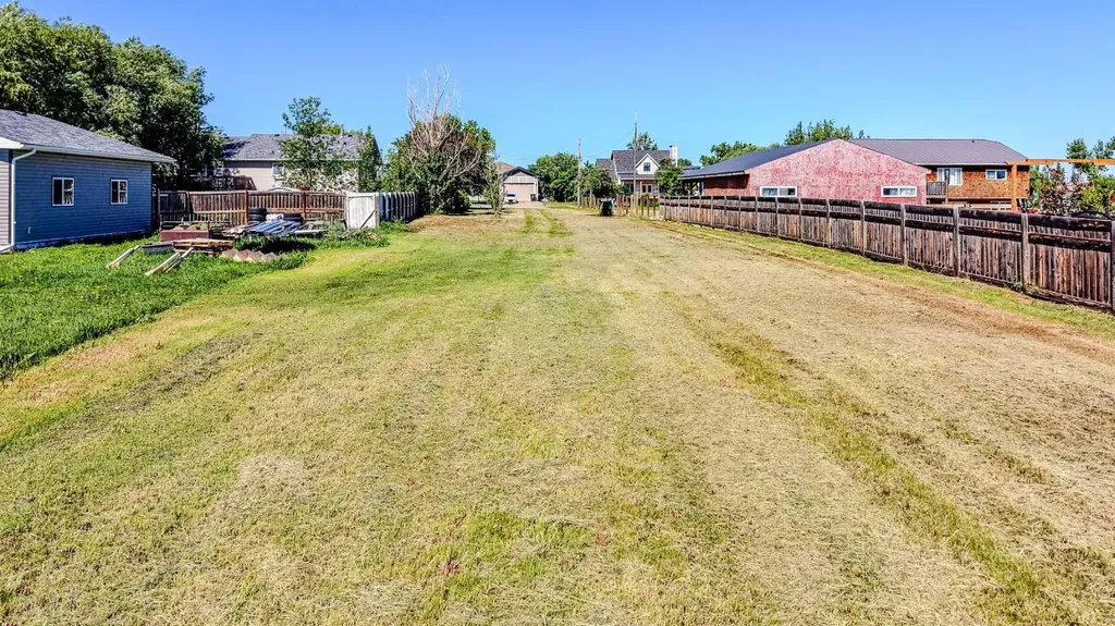 255 N 300 W Raymond AB T0K 2S0