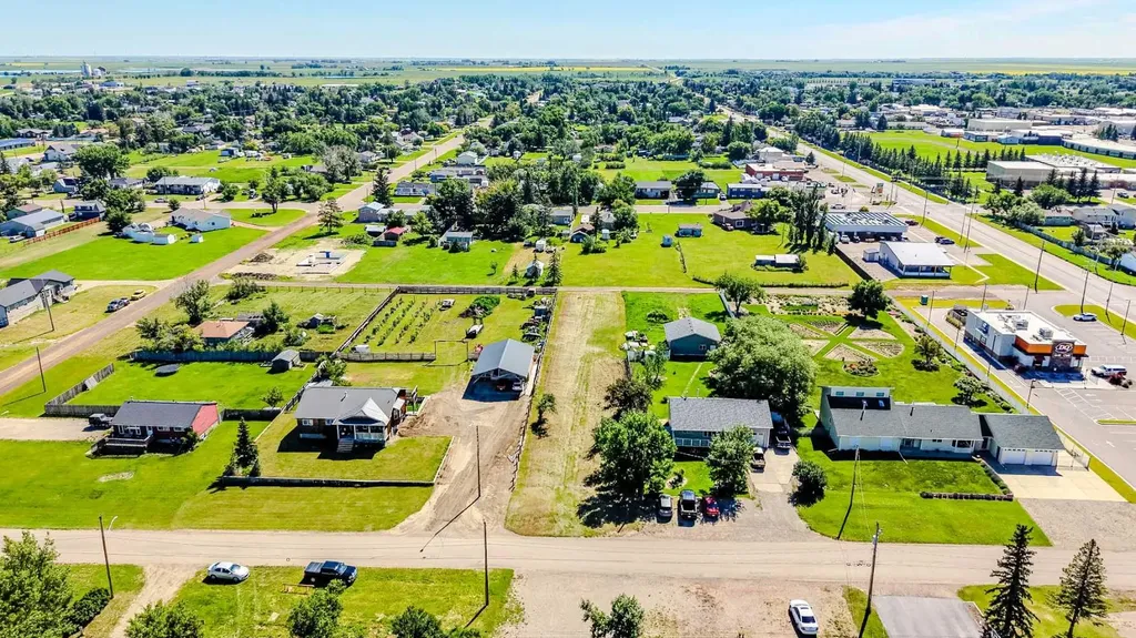 255 N 300 W Raymond AB T0K 2S0