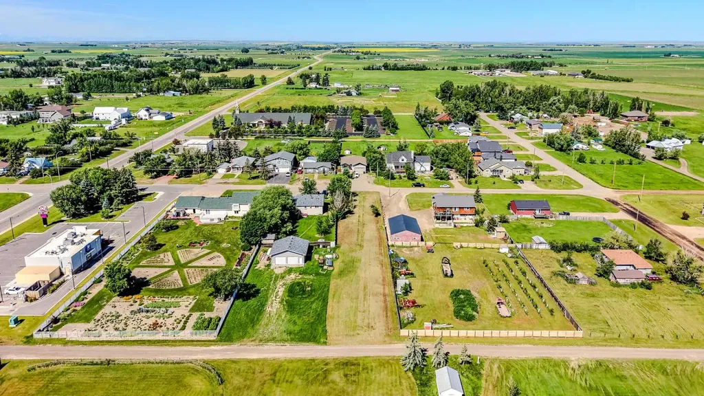 255 N 300 W Raymond AB T0K 2S0