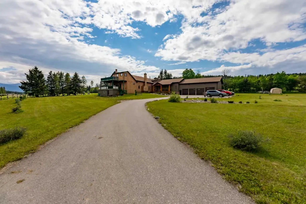 50409A Highway 16 Rural Yellowhead County AB T7V 1X4