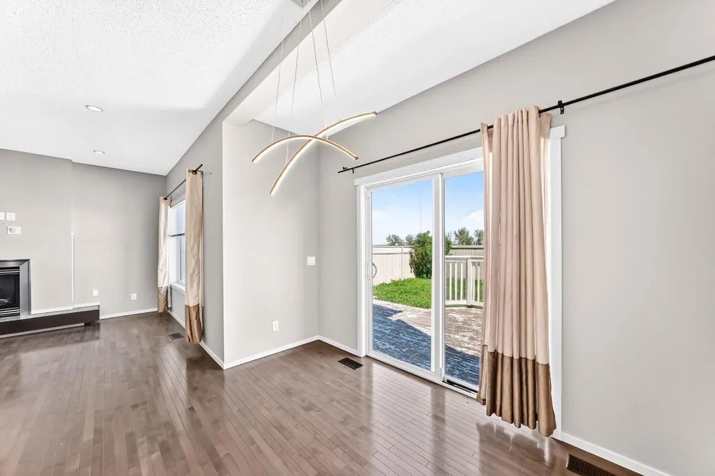 277 Saddlecrest Way NE Calgary AB T3J5N3