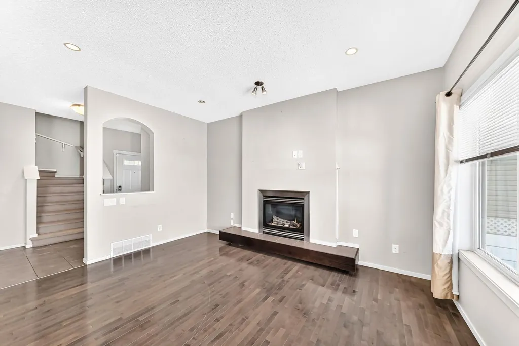 277 Saddlecrest Way NE Calgary AB T3J5N3