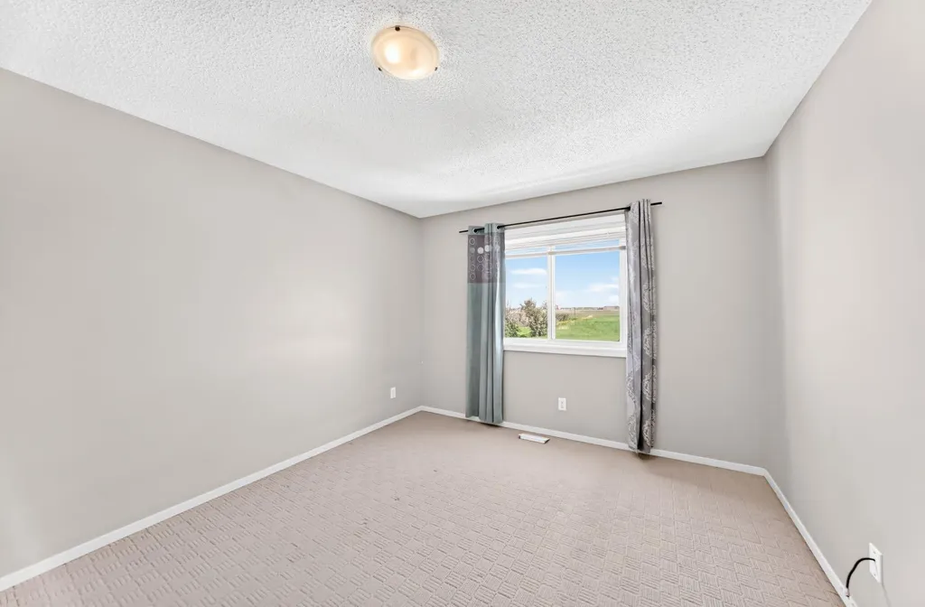277 Saddlecrest Way NE Calgary AB T3J5N3