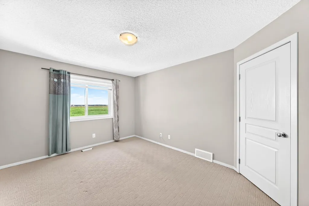 277 Saddlecrest Way NE Calgary AB T3J5N3