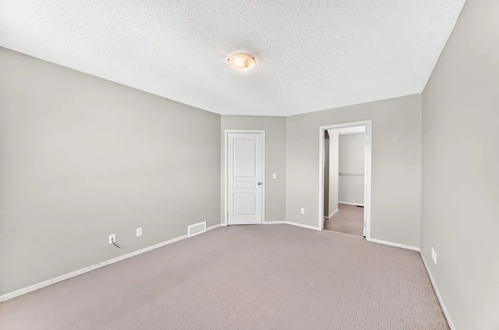 277 Saddlecrest Way NE Calgary AB T3J5N3