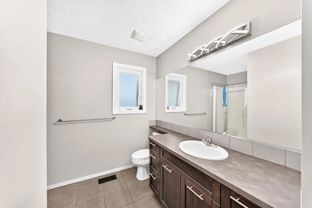 277 Saddlecrest Way NE Calgary AB T3J5N3