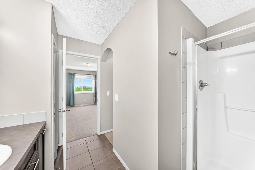 277 Saddlecrest Way NE Calgary AB T3J5N3