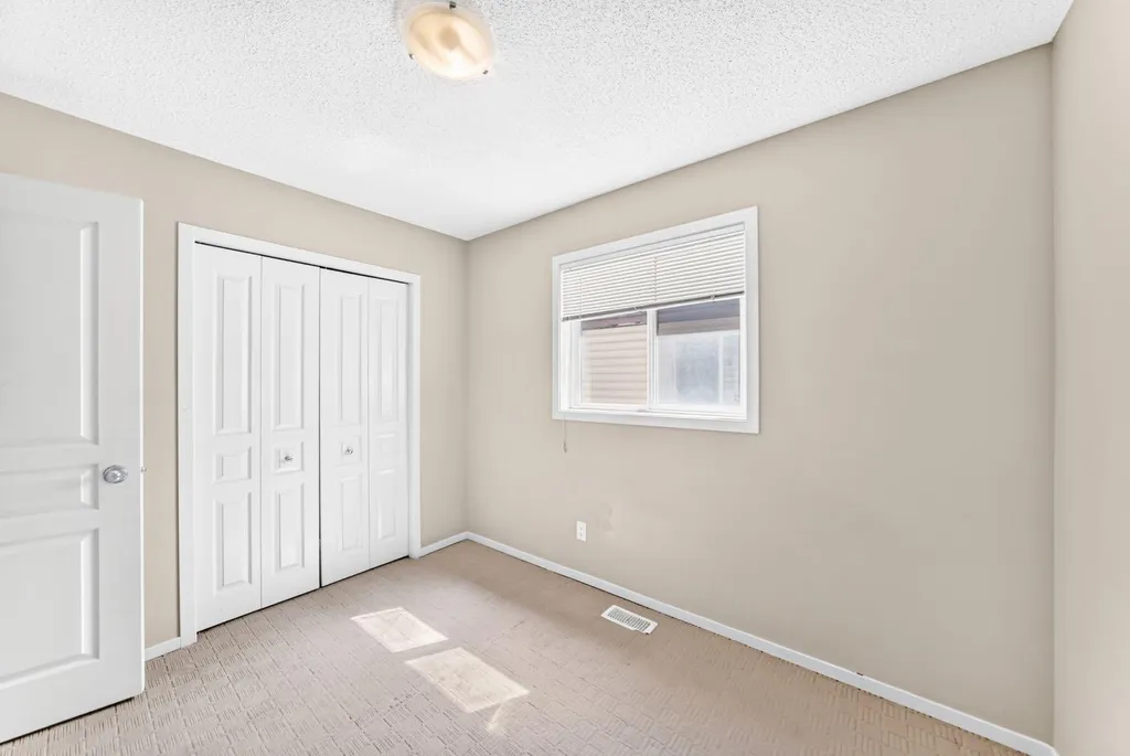 277 Saddlecrest Way NE Calgary AB T3J5N3
